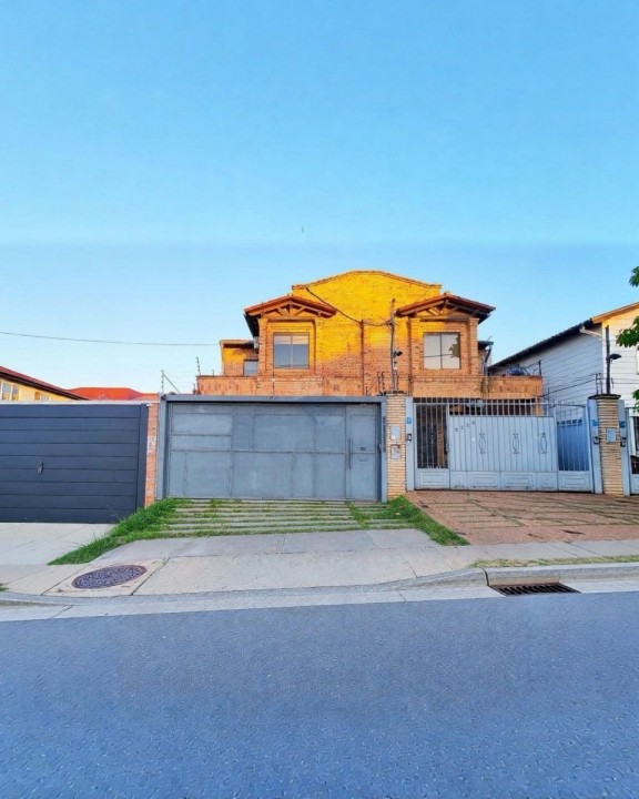 EN VENTA - DÚPLEX DE 3 DORMITORIOS EN CARMELITAS